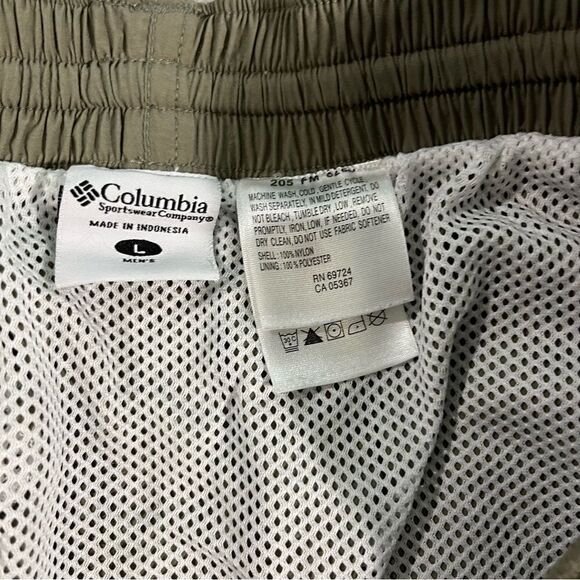 Columbia convertible pants, tan, large, zip off legs. - Picture 12 of 12